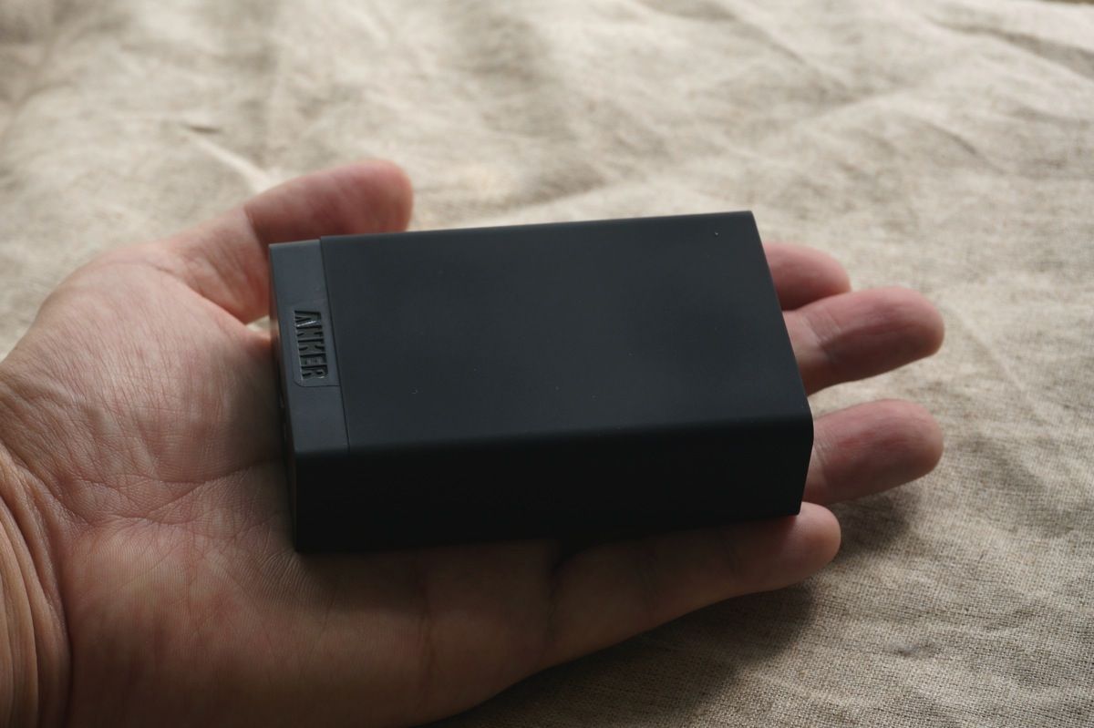 パワフルで便利！Anker 40W 5ポート USB急速充電器