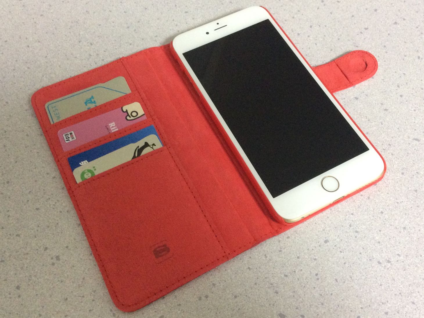 Iphone 6 Plus カードが3枚入る革製手帳型ケースを買ってみた 横置きスタンド機能も便利
